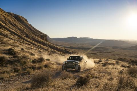 18-On Jeep Wrangler JL Through Shaft Stabilizer Performance Series 2.0 8.2 Inch Axle Mount FOX